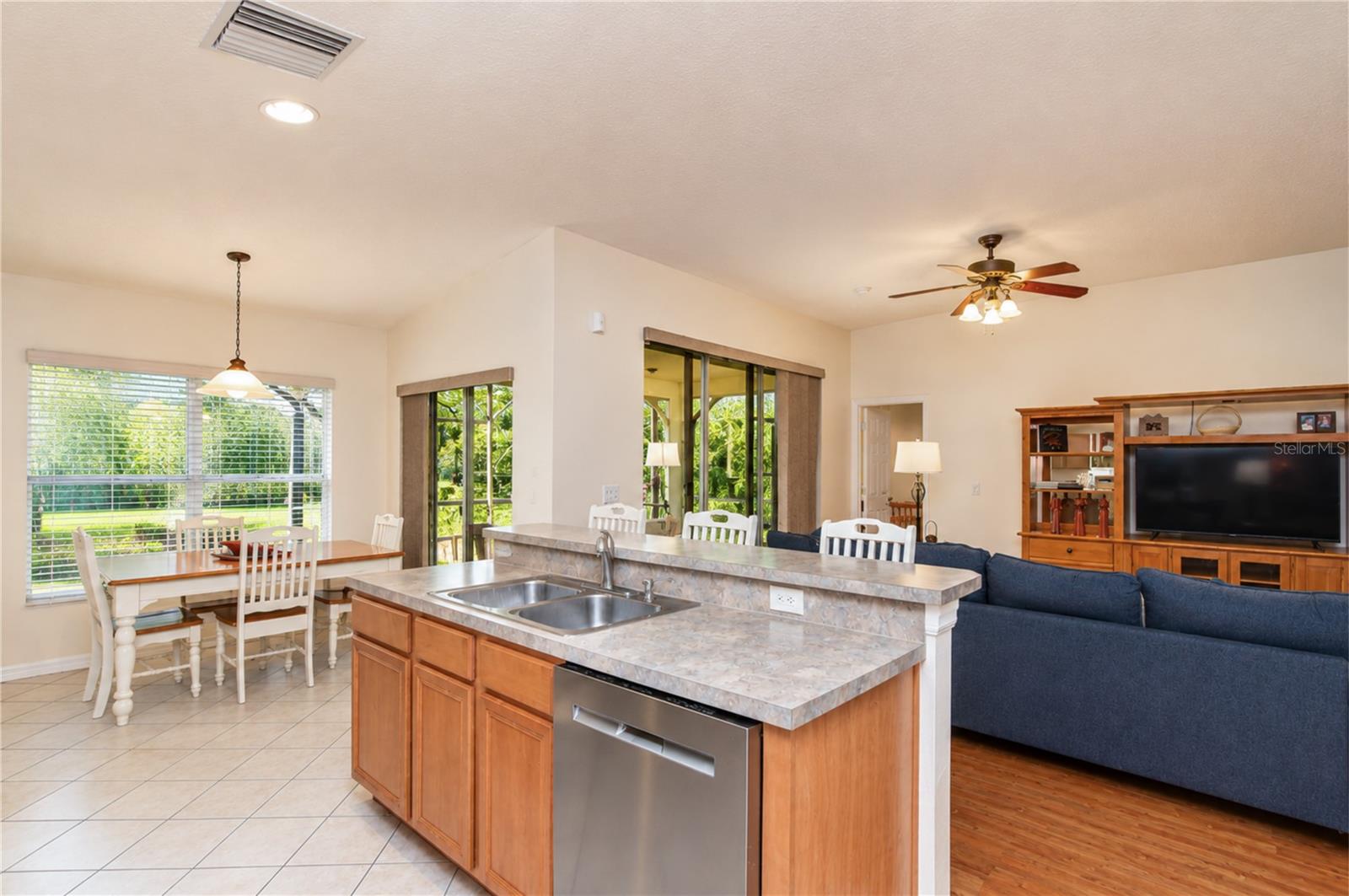 6209 GANNETDALE DR — photo 11