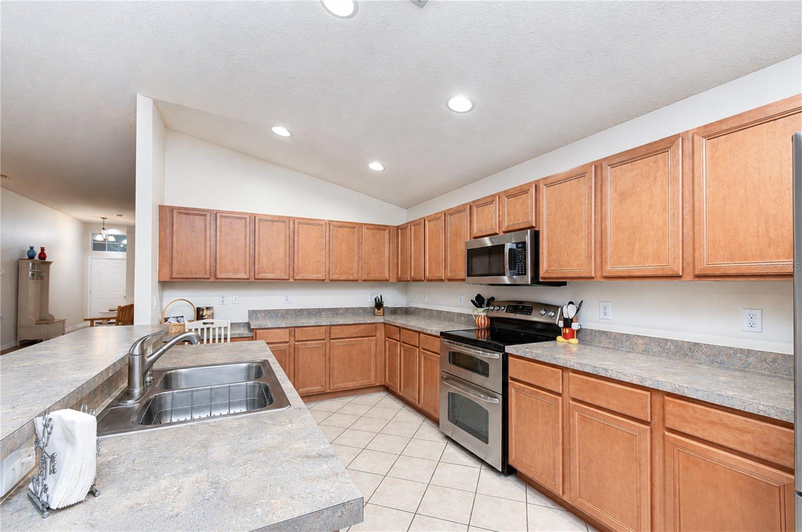 6209 GANNETDALE DR — photo 10
