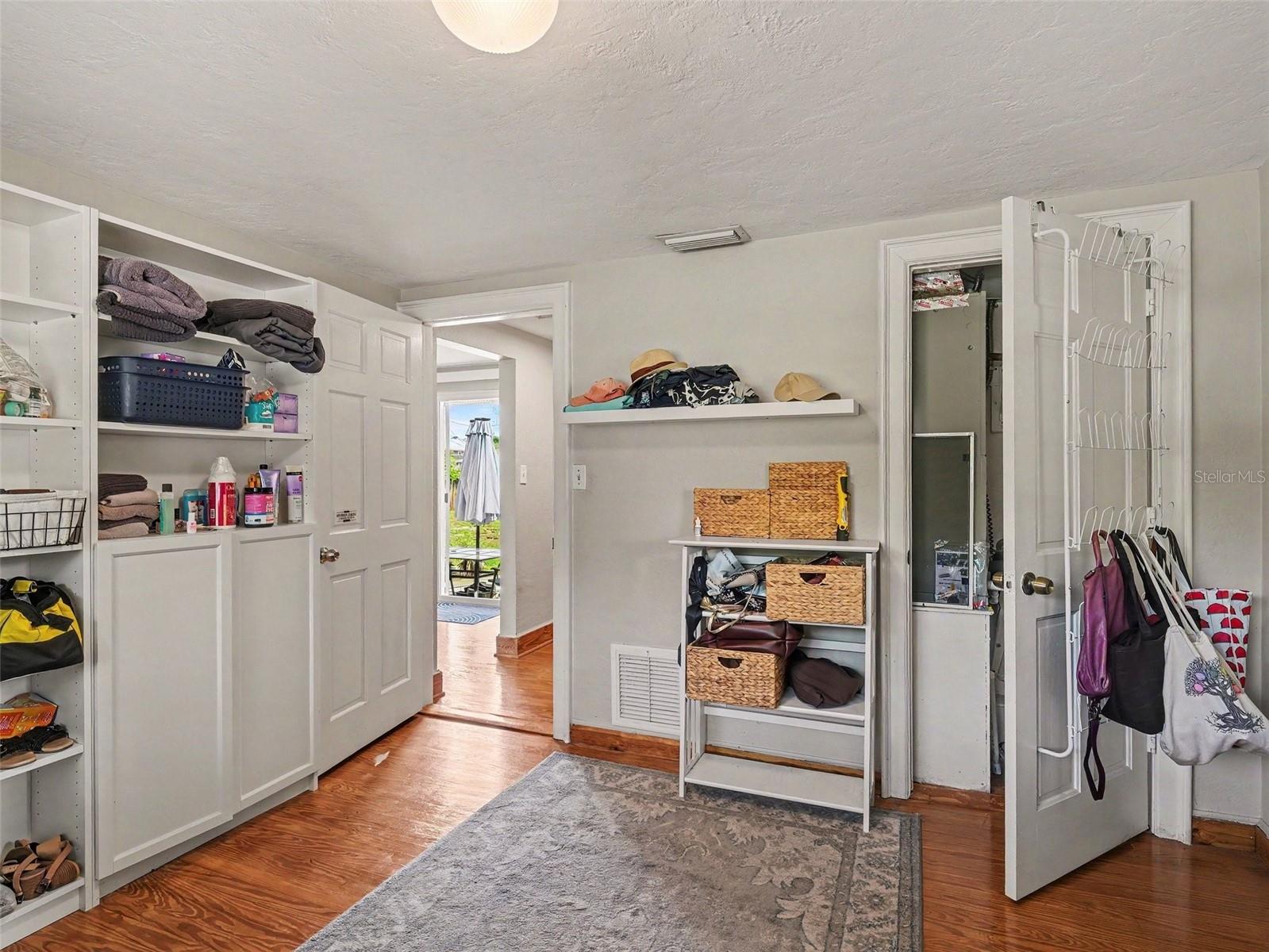 3035 HILLVIEW ST — photo 11