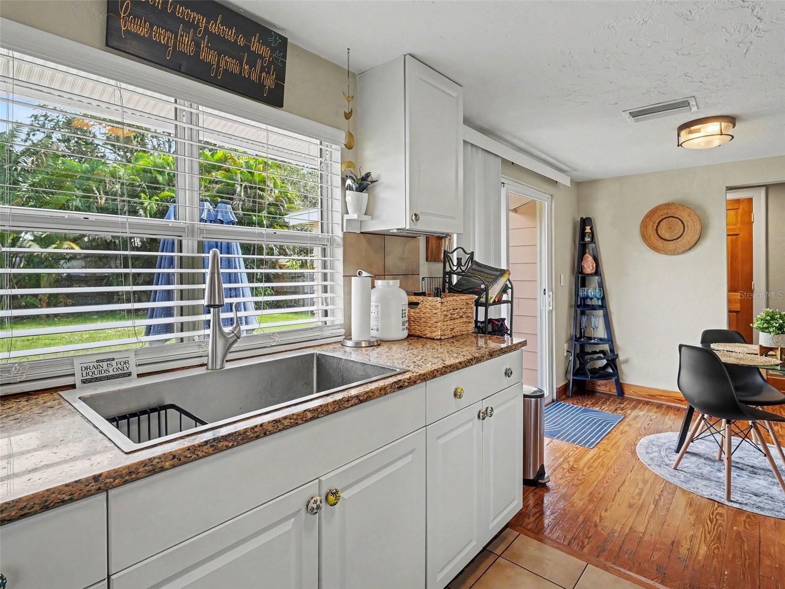 3035 HILLVIEW ST — photo 10