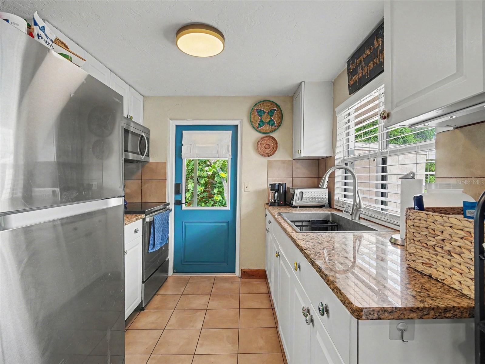 3035 HILLVIEW ST — photo 9
