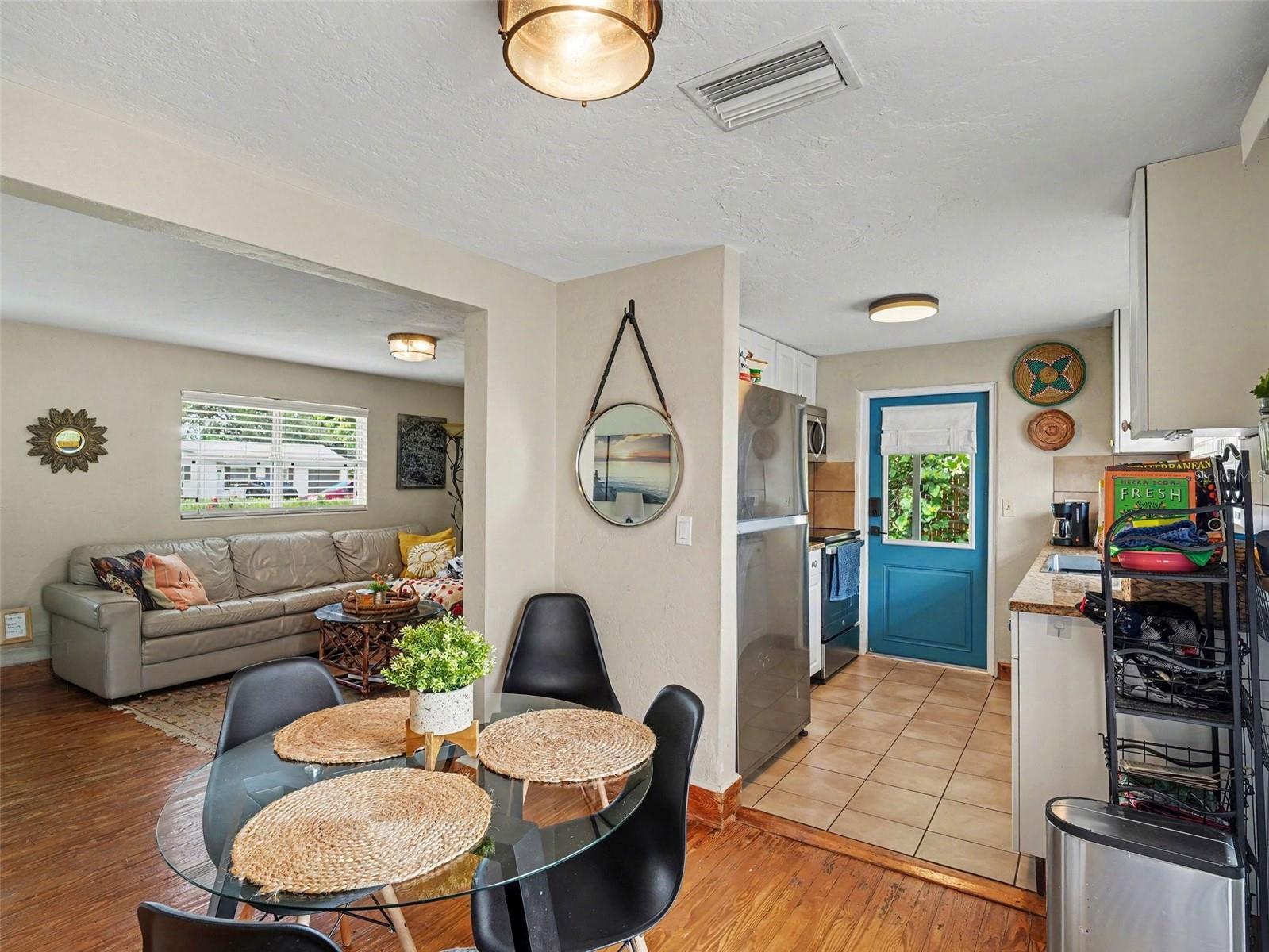 3035 HILLVIEW ST — photo 8