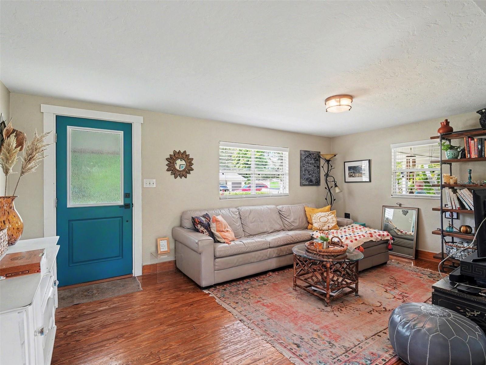 3035 HILLVIEW ST — photo 4