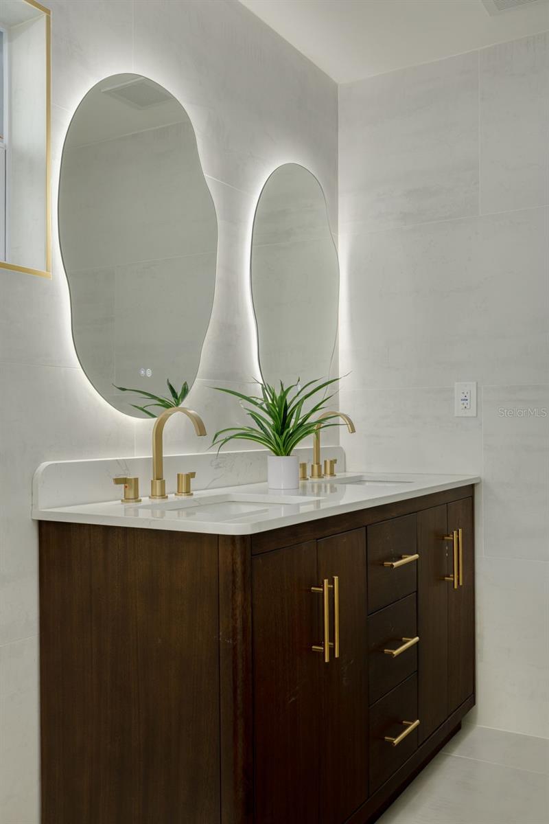 2065 ENVOY CT — photo 32