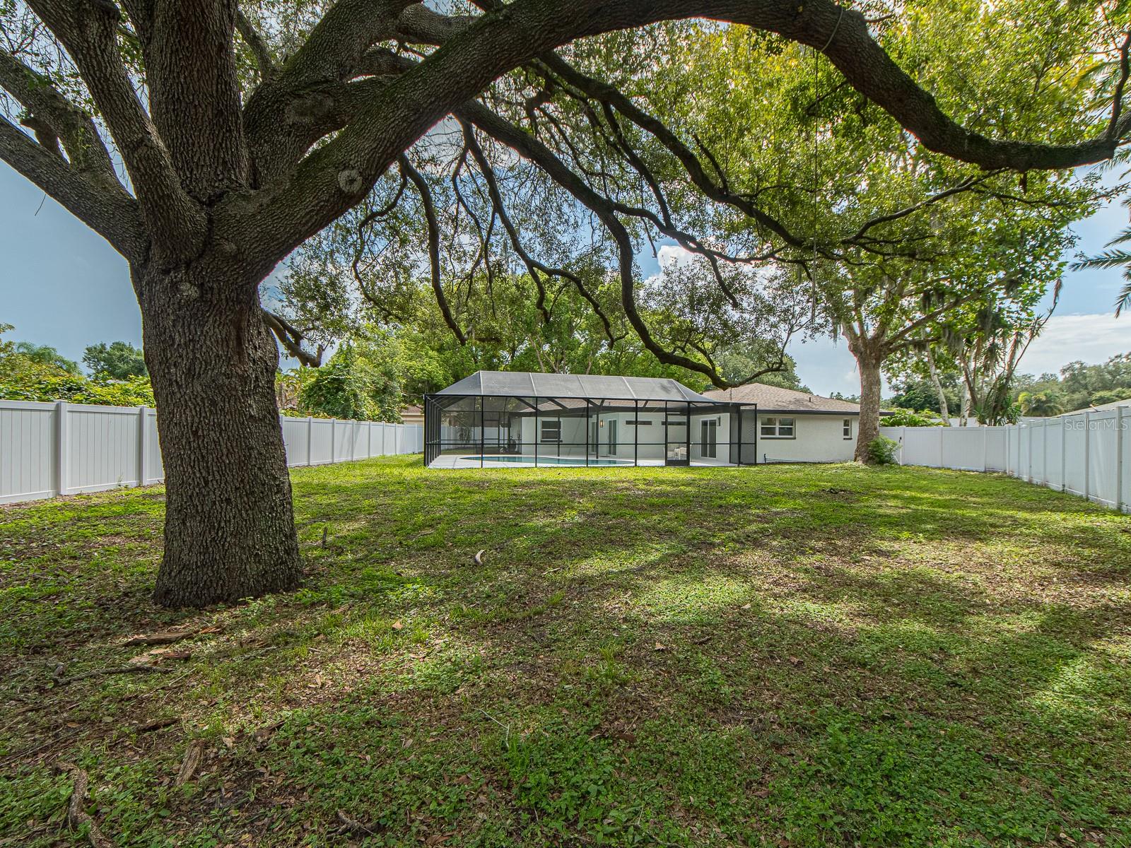 1967 CASTILLE DR — photo 38