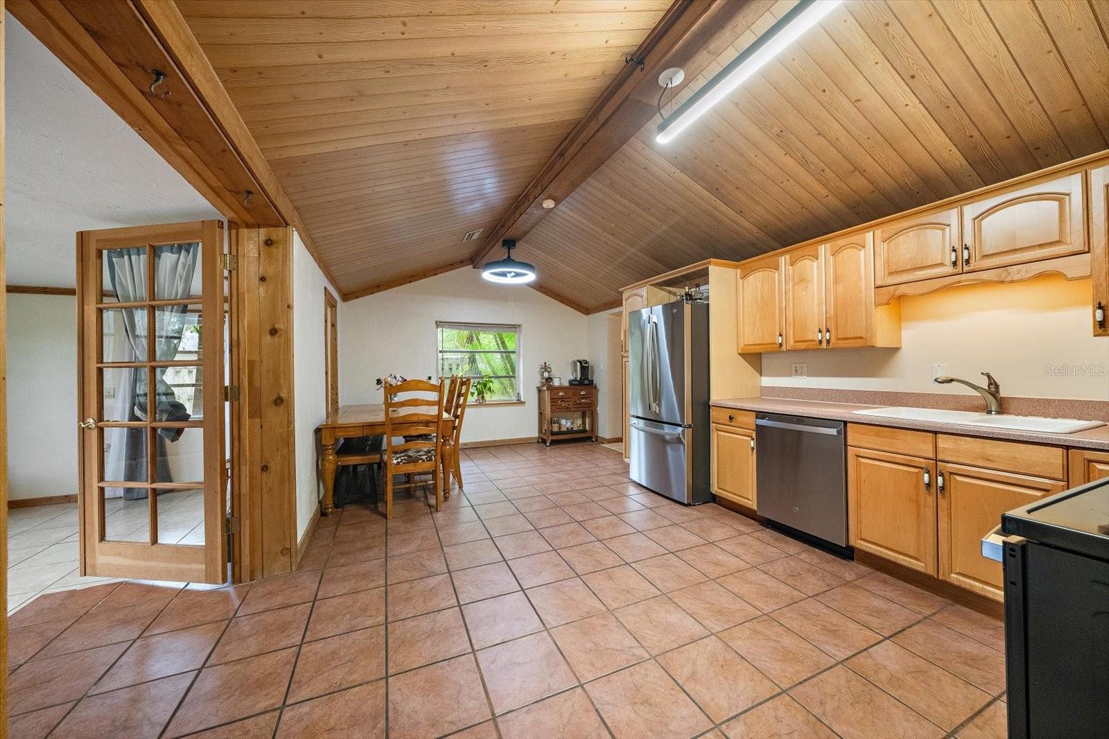 4102 ROYAL PALM AVE — photo 5