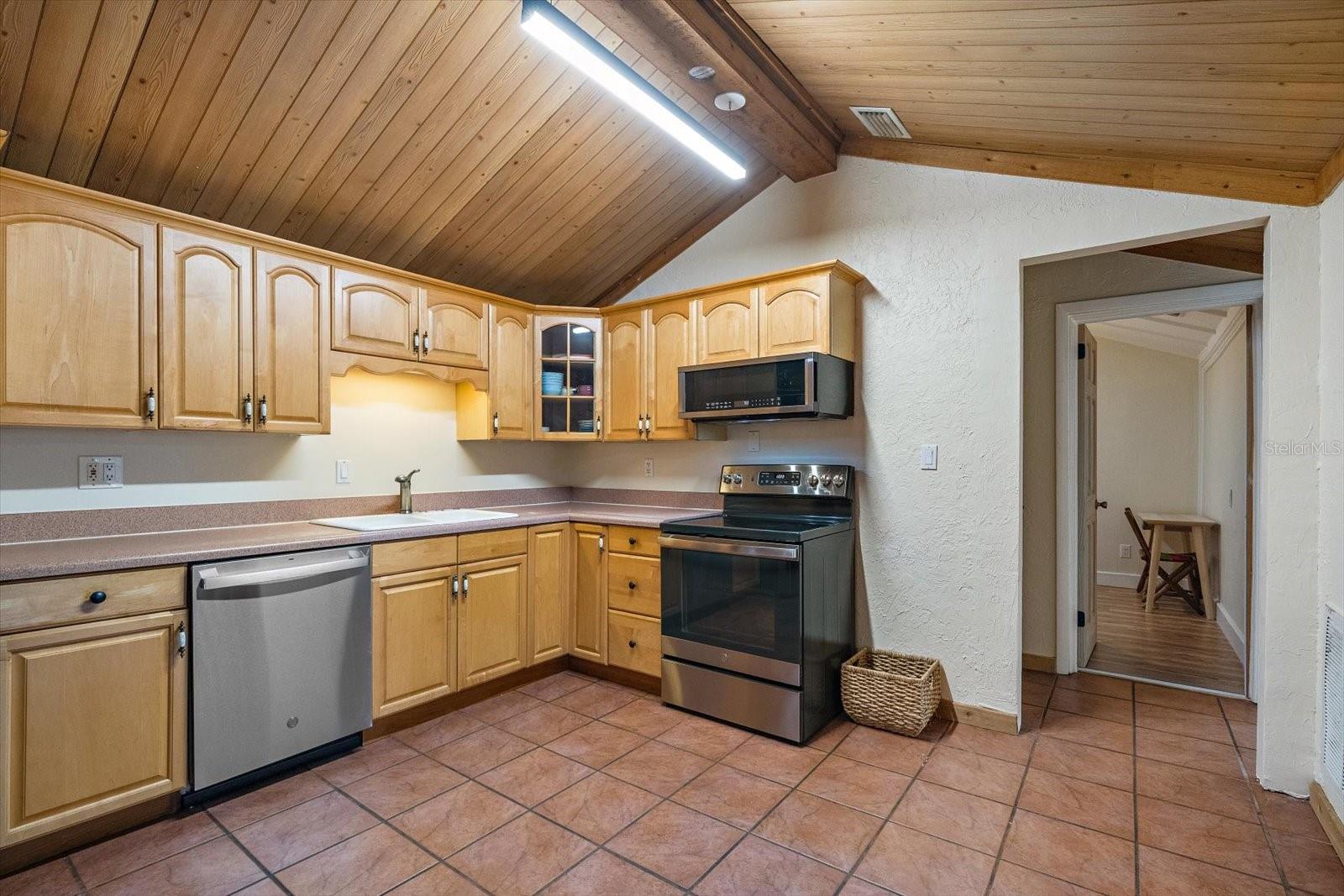 4102 ROYAL PALM AVE — photo 8