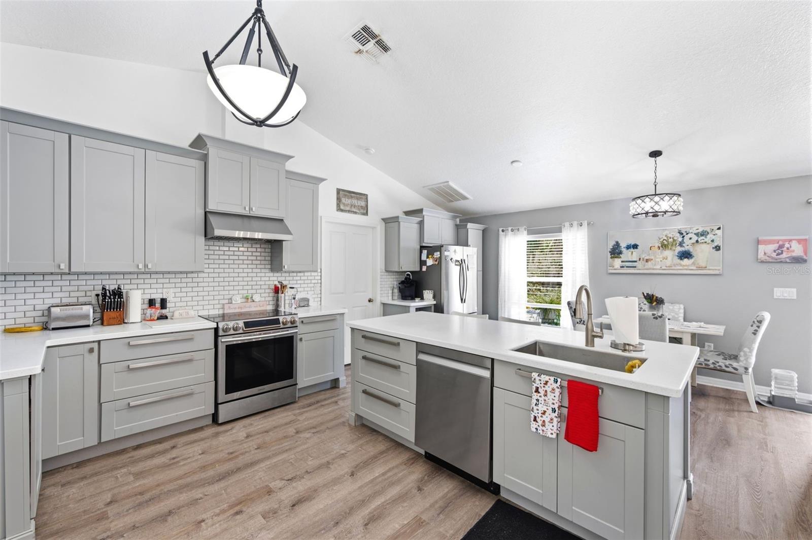 11240 MARQUERITE AVE — photo 3