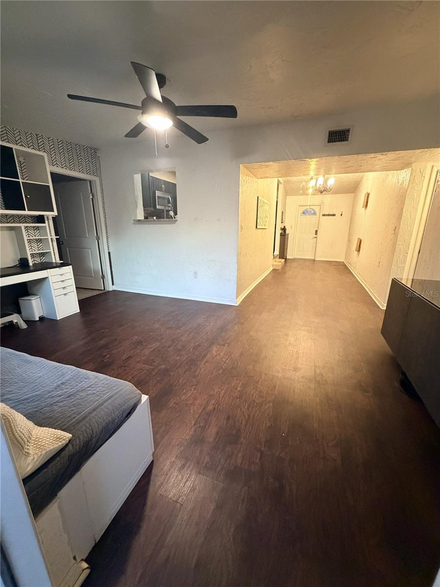 1707 W COMANCHE AVE — photo 3