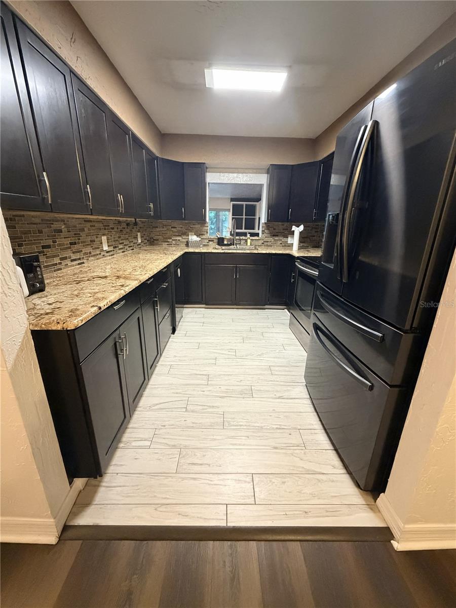 1707 W COMANCHE AVE — photo 5