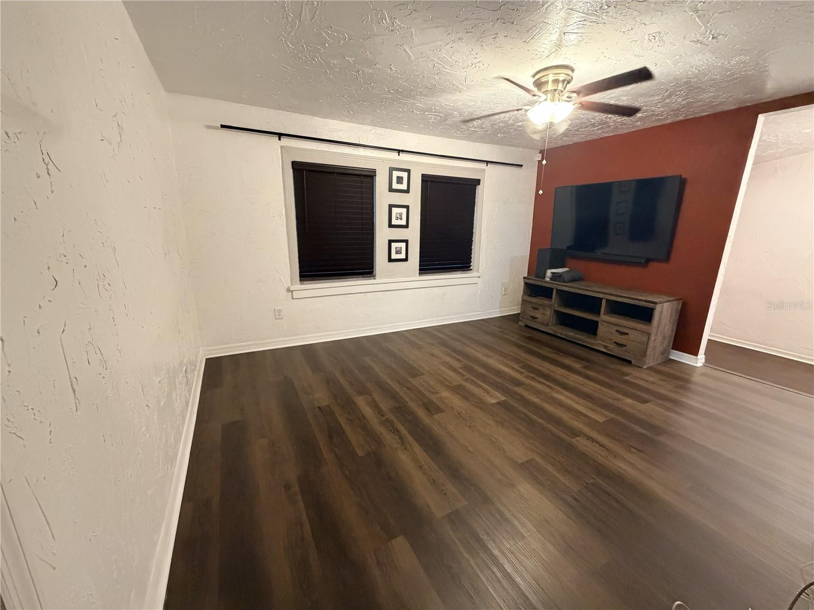 1707 W COMANCHE AVE — photo 2