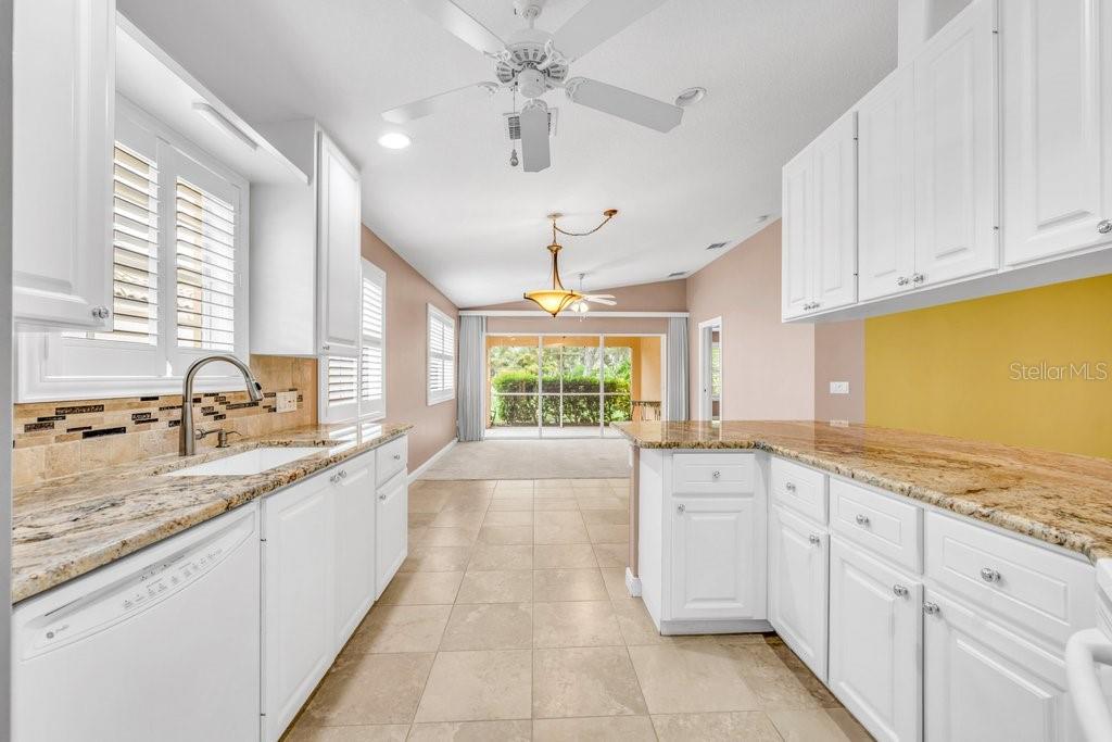 7617 CAMMINARE DR — photo 8