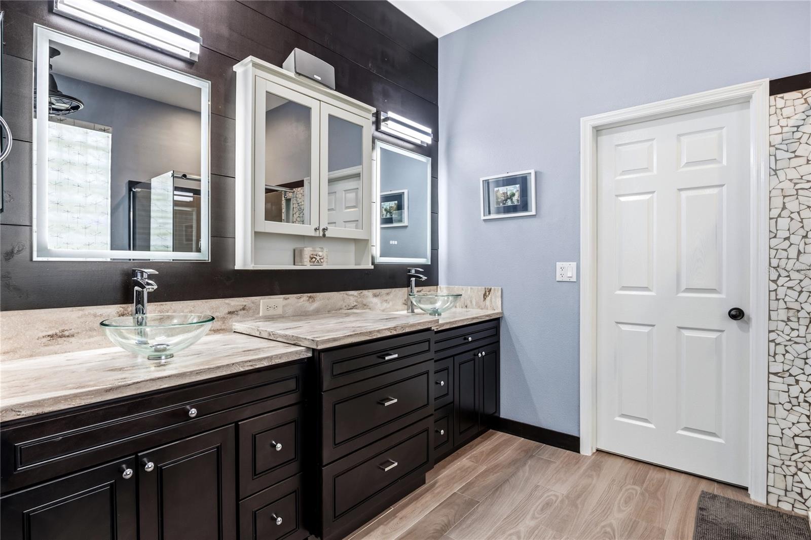 5522 REFLECTIONS BLVD — photo 17