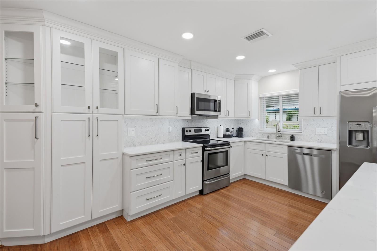 205 SE MONROE CIR N — photo 13