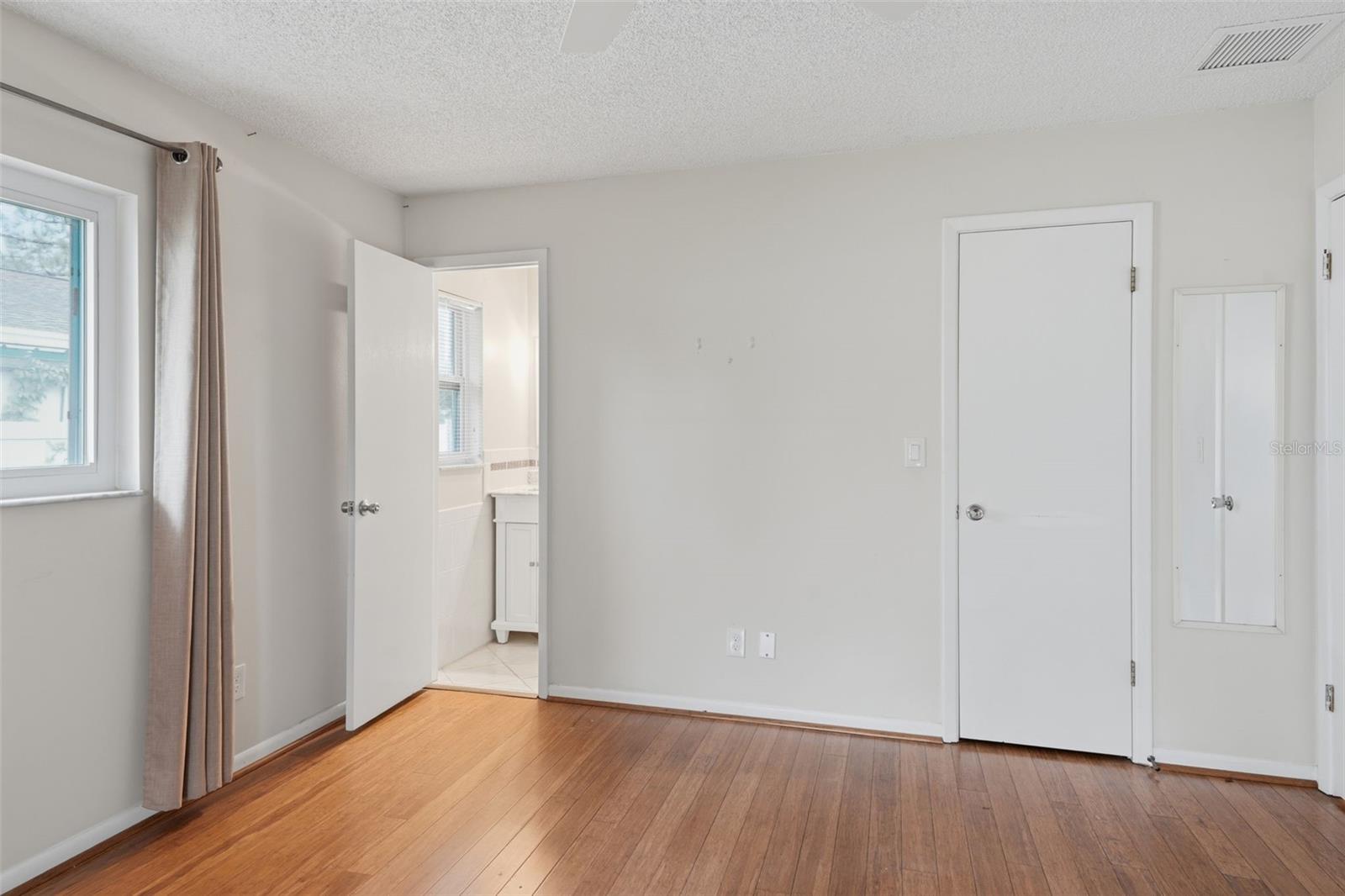 205 SE MONROE CIR N — photo 15