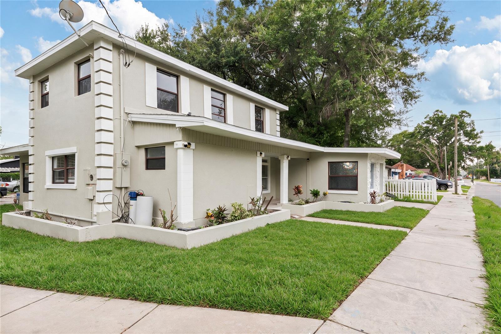 1325 E LAURA ST — photo 2