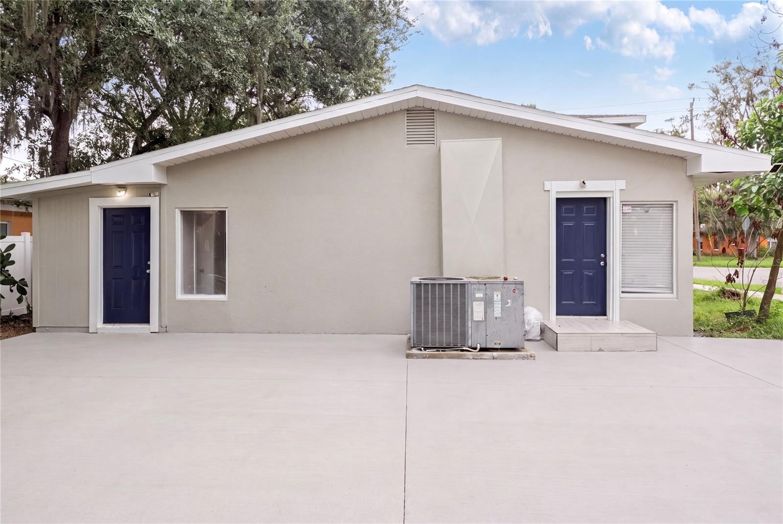 1325 E LAURA ST — photo 17