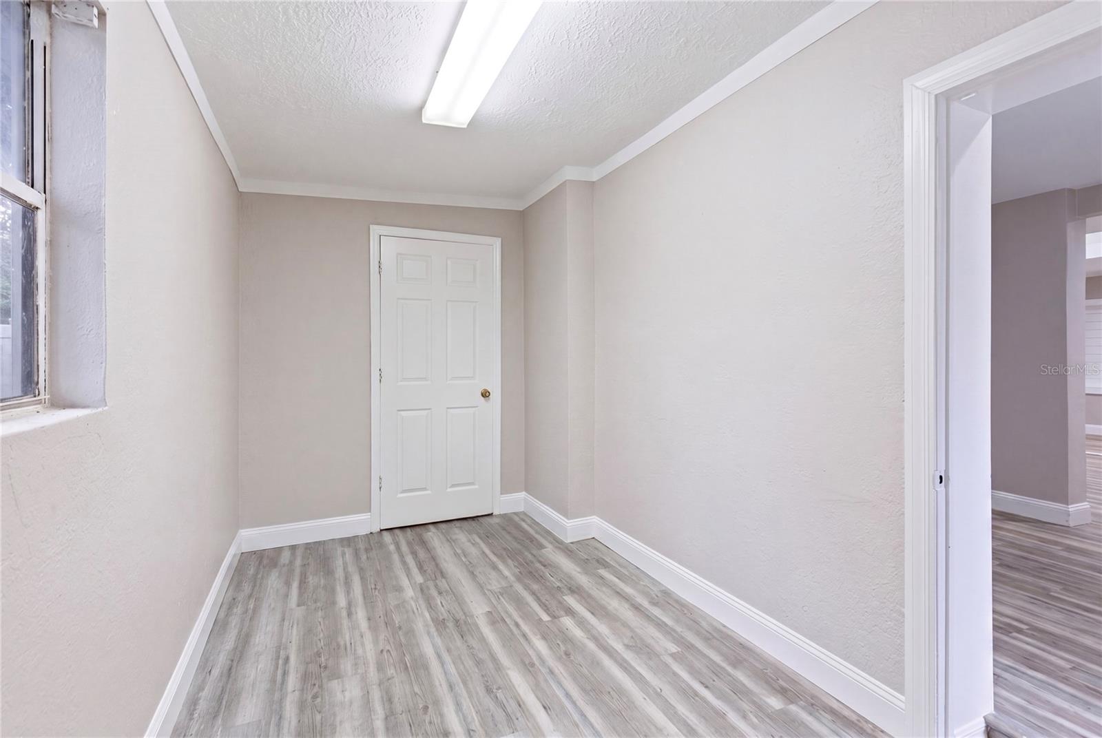 1325 E LAURA ST — photo 7