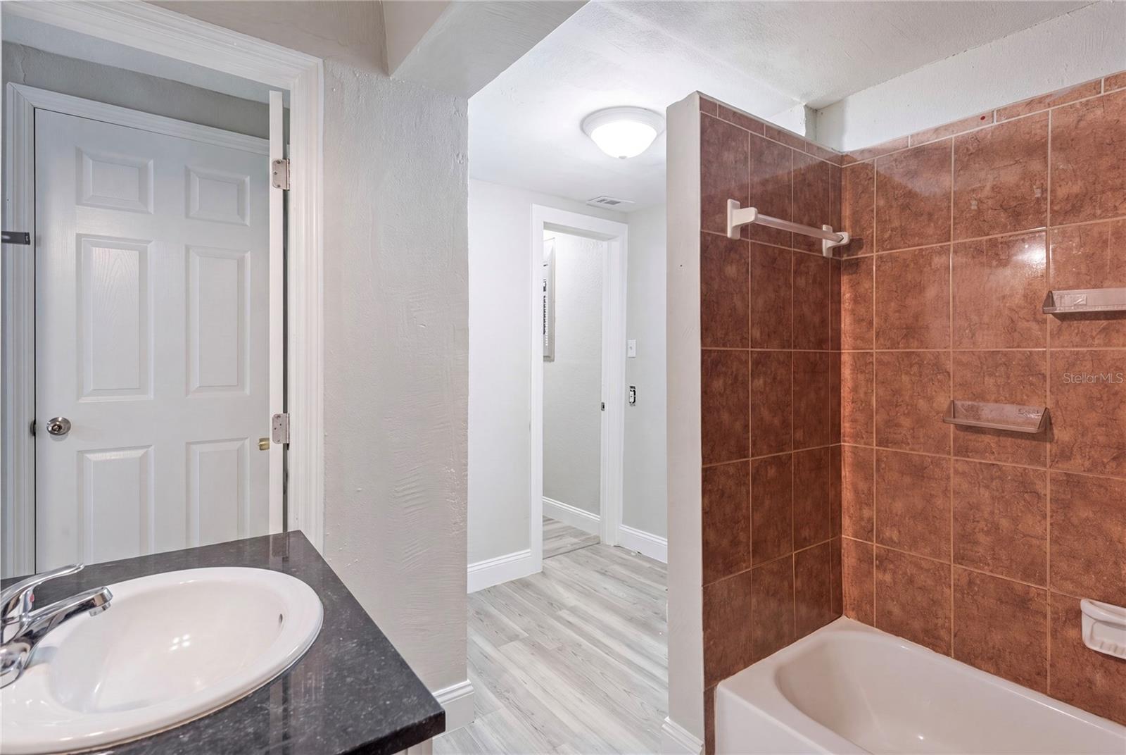 1325 E LAURA ST — photo 15