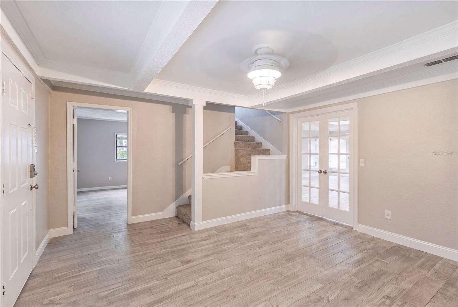 1325 E LAURA ST — photo 8