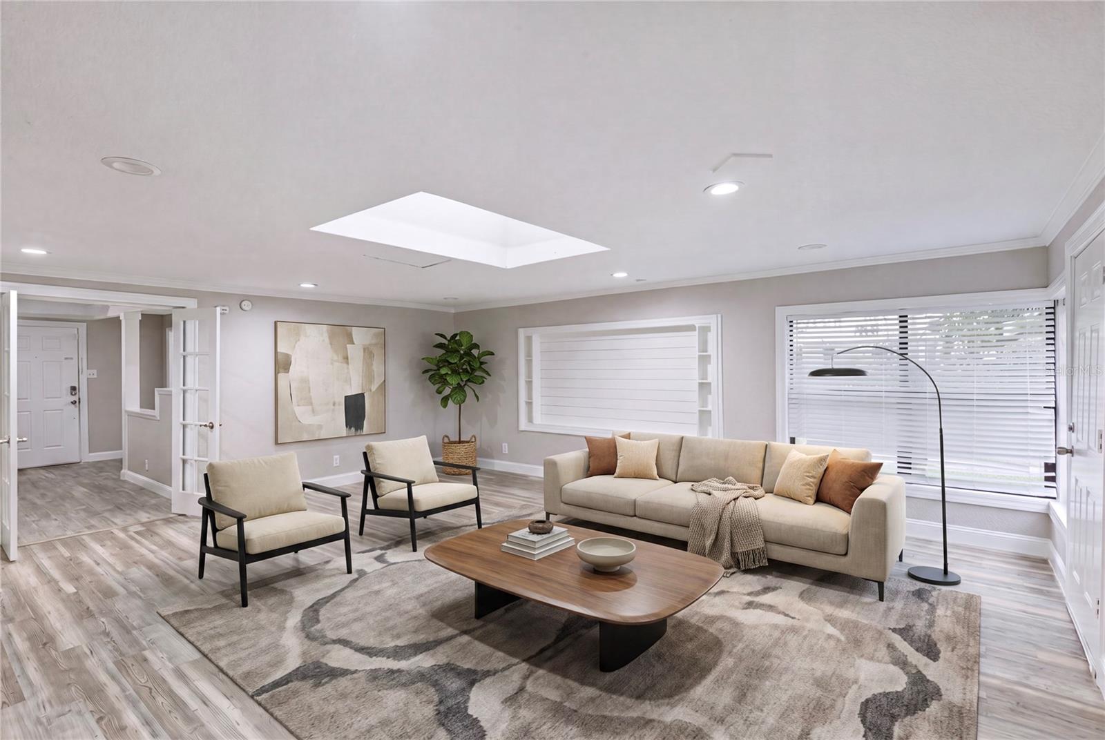1325 E LAURA ST — photo 3