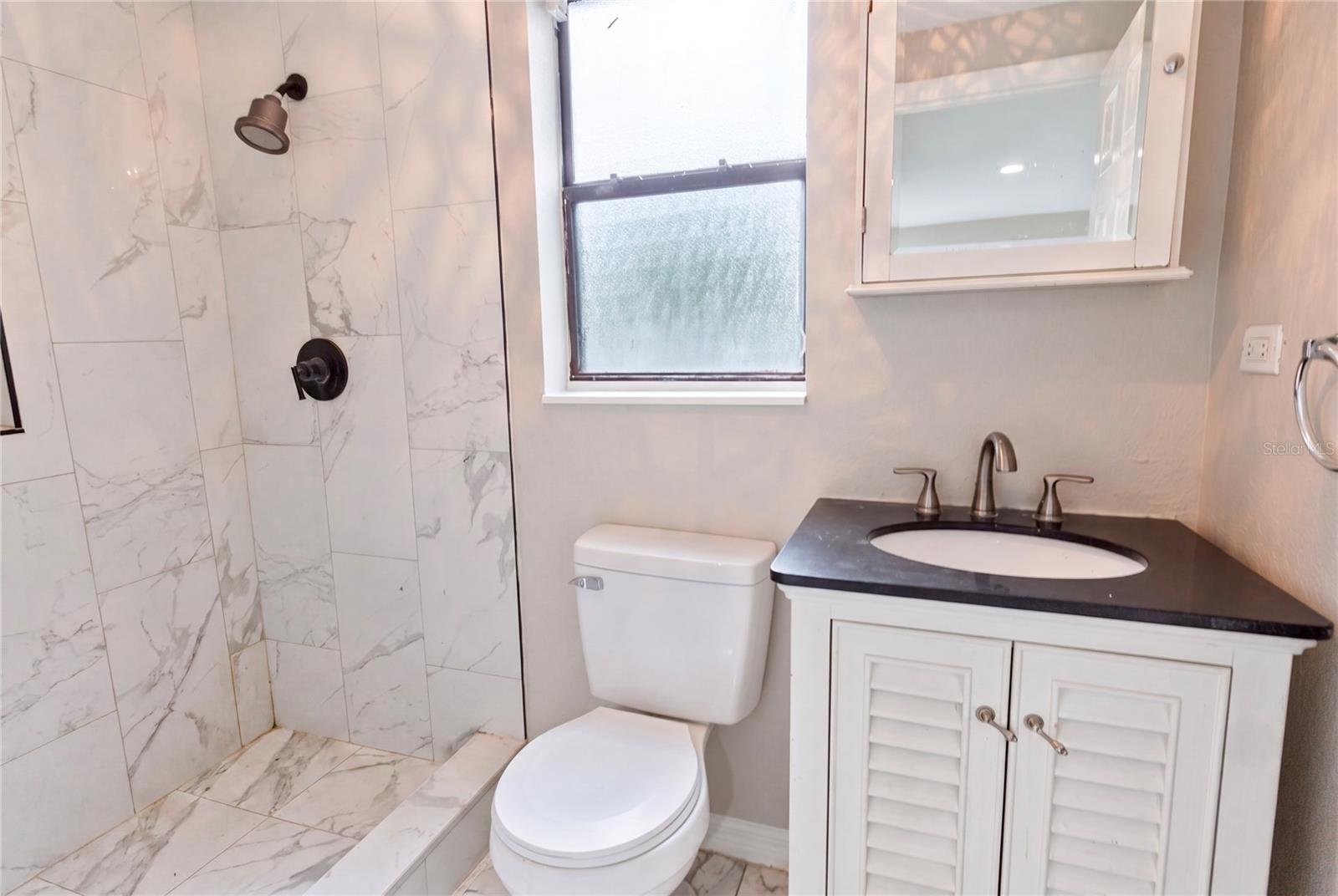 1325 E LAURA ST — photo 10