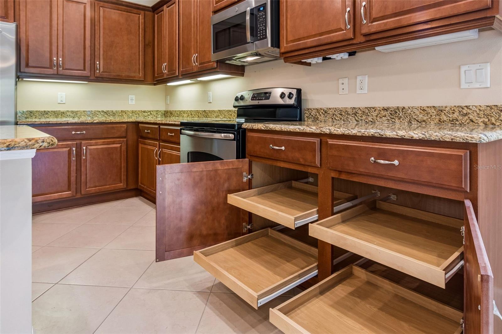 2304 OAKLEY GREEN DR #61 — photo 35