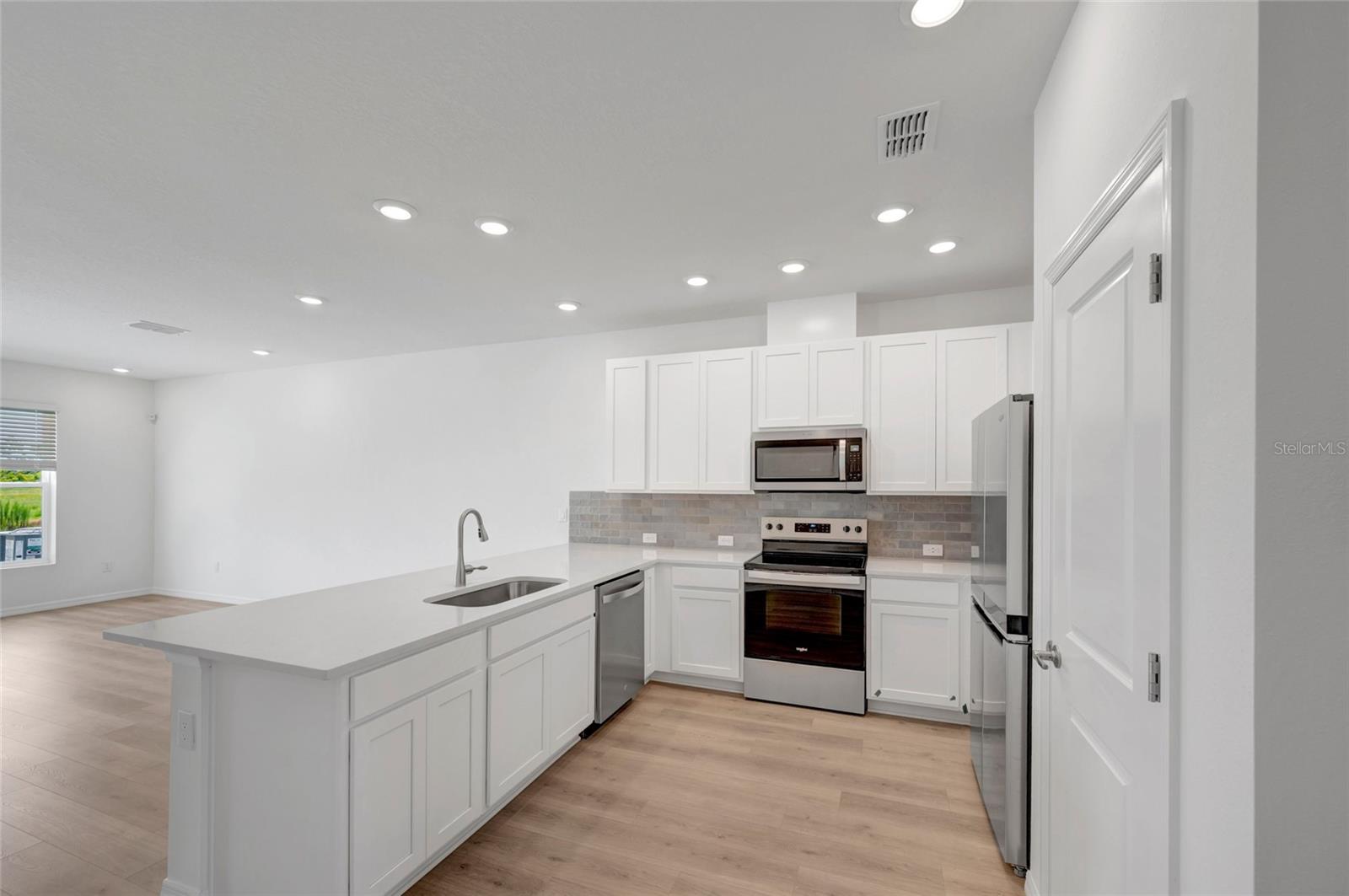 6416 JENSEN VIEW AVE — photo 2