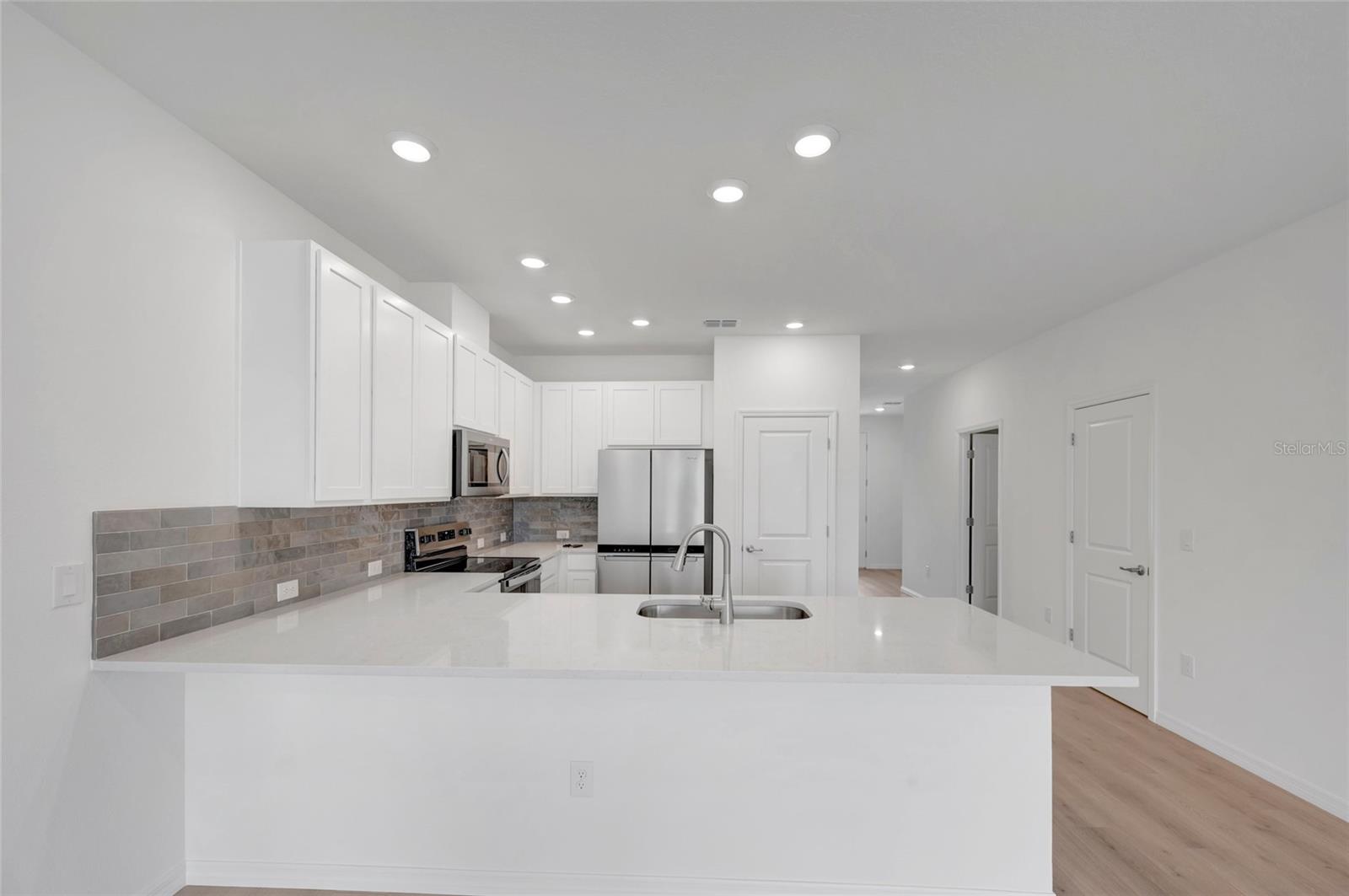 6416 JENSEN VIEW AVE — photo 4