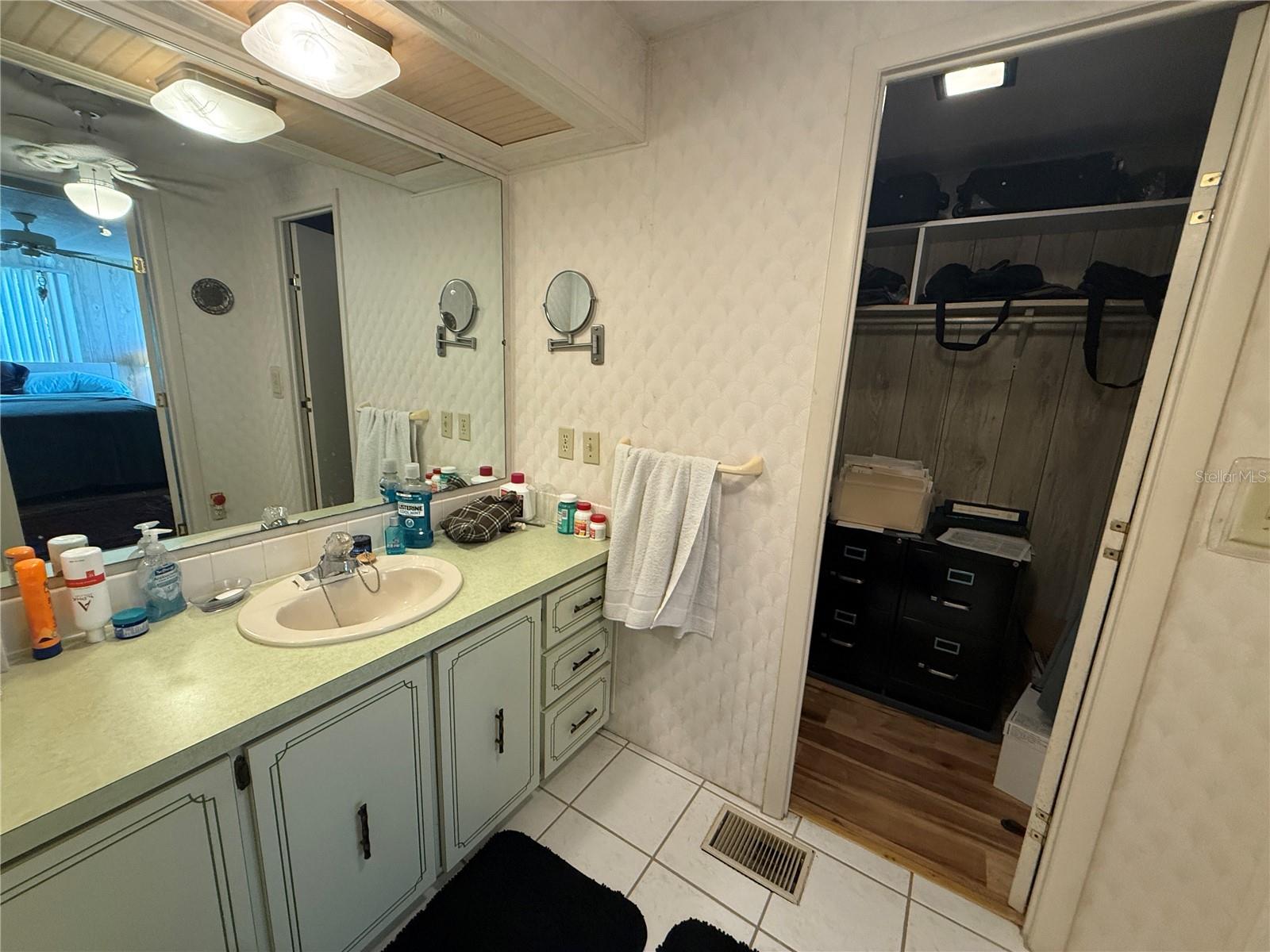 5640 FORSYTHIA RD — photo 11