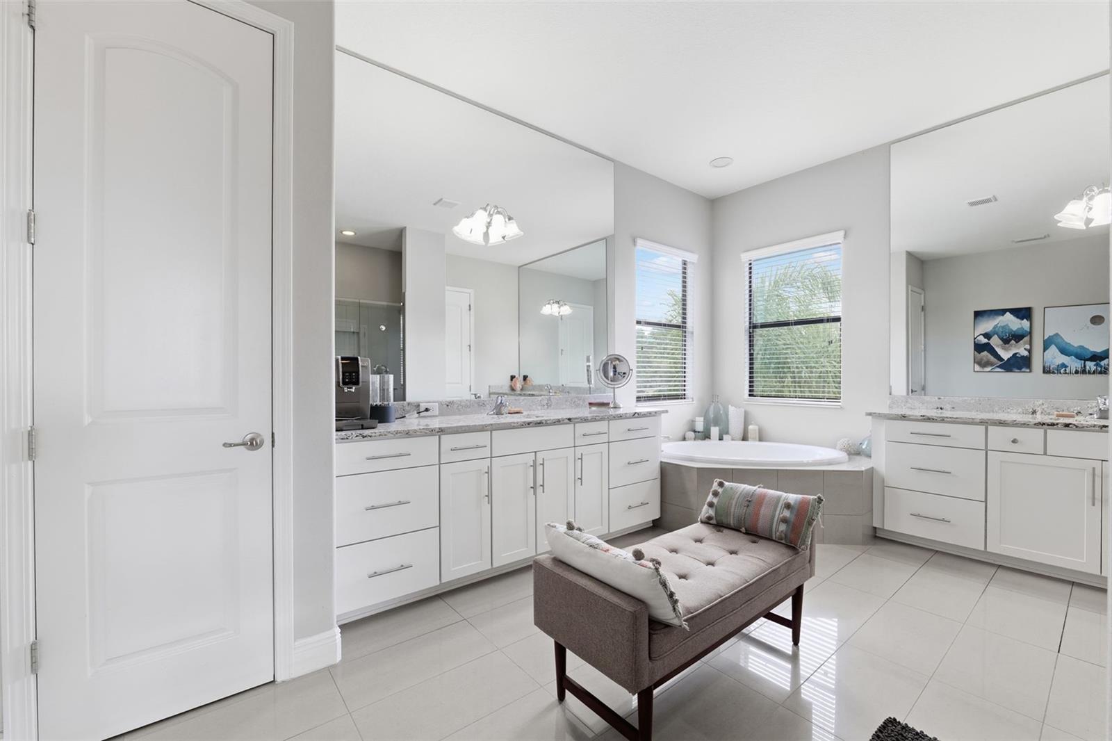 5167 LAKECASTLE DR — photo 32