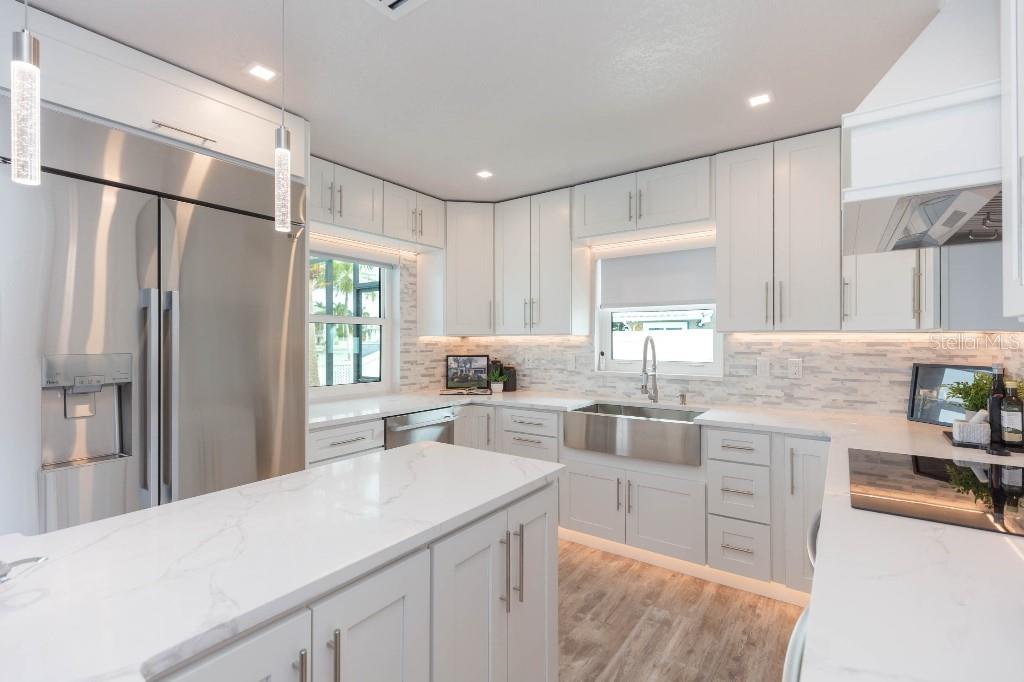 306 BUTTONWOOD LN — photo 37