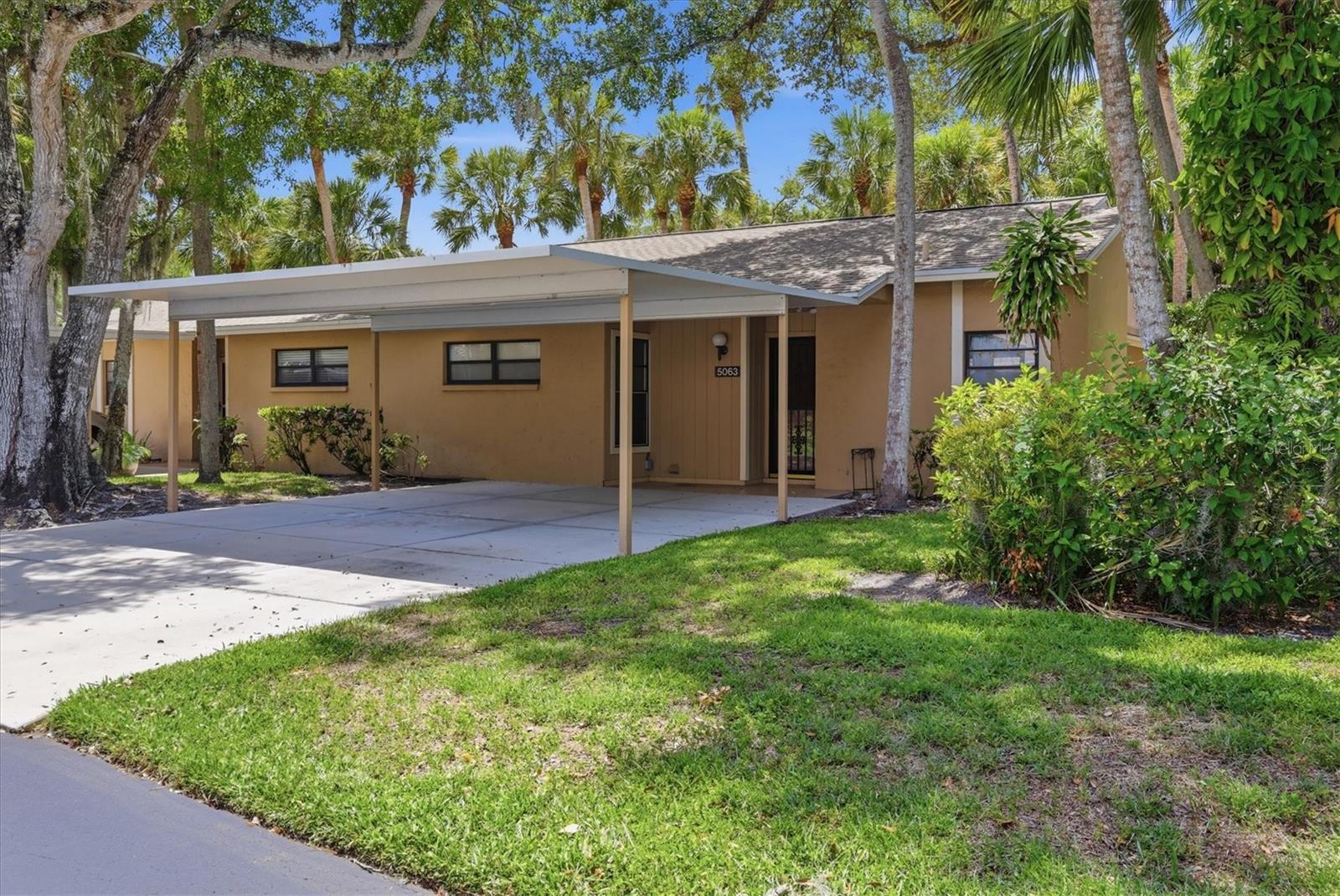 5063 VILLAGE GARDENS DR #9 — photo 2