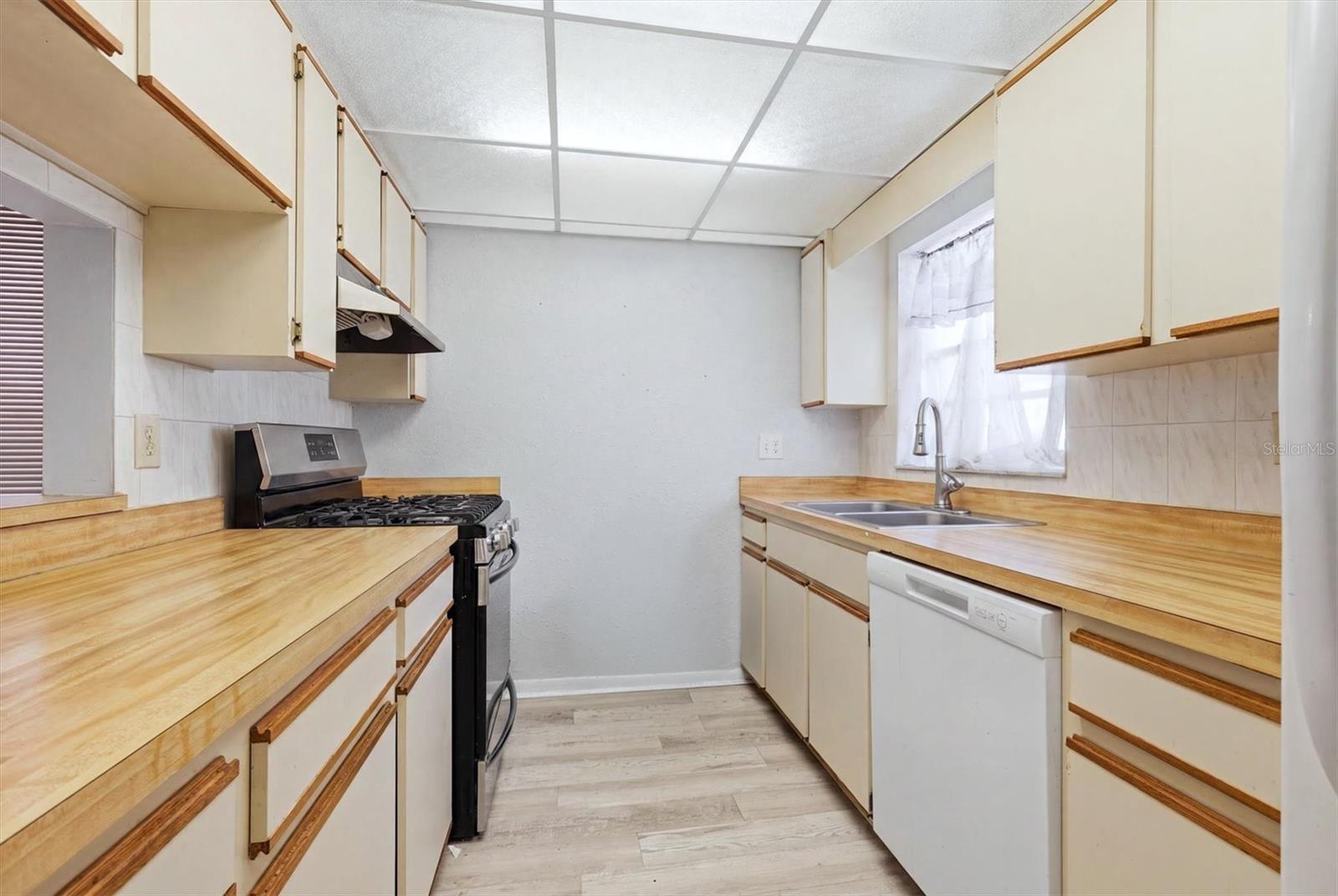 5063 VILLAGE GARDENS DR #9 — photo 12