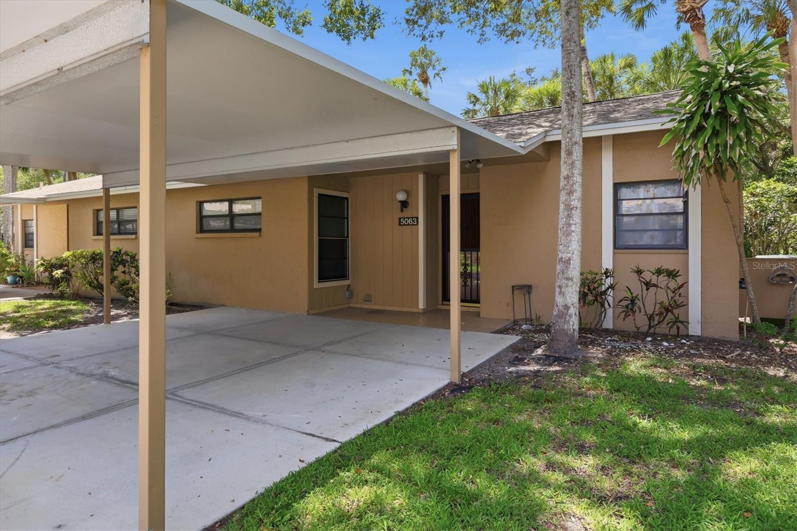 5063 VILLAGE GARDENS DR #9 — photo 4