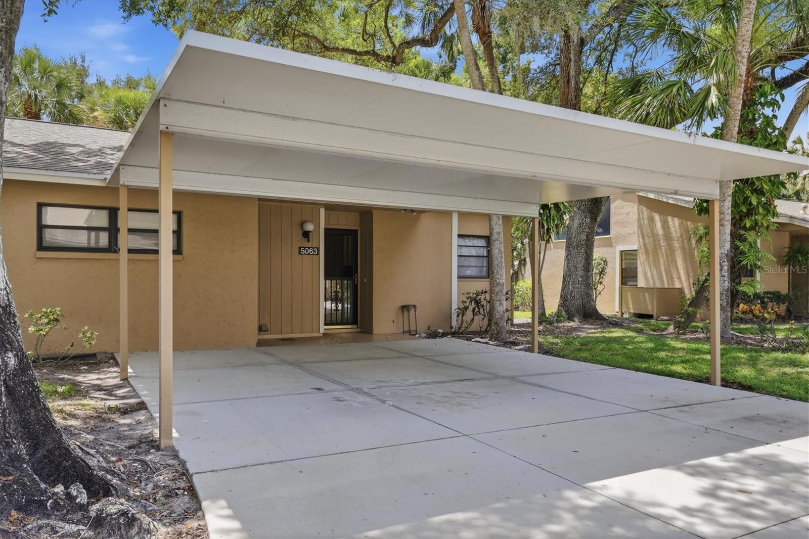 5063 VILLAGE GARDENS DR #9 — photo 3