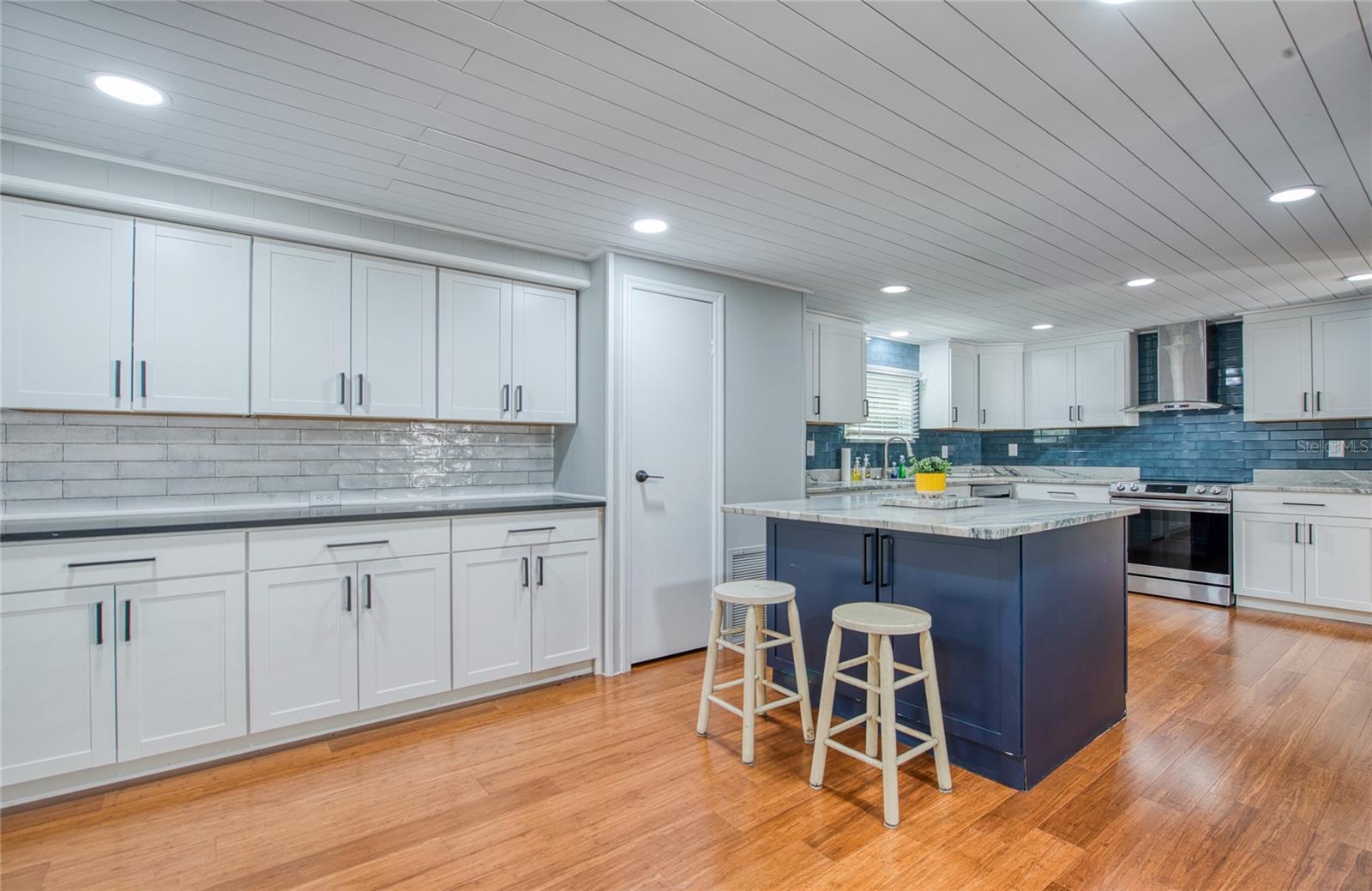 407 DOLPHIN DR S — photo 11