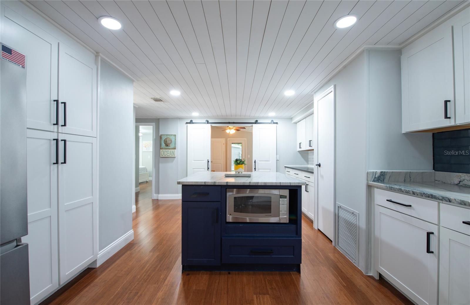 407 DOLPHIN DR S — photo 10