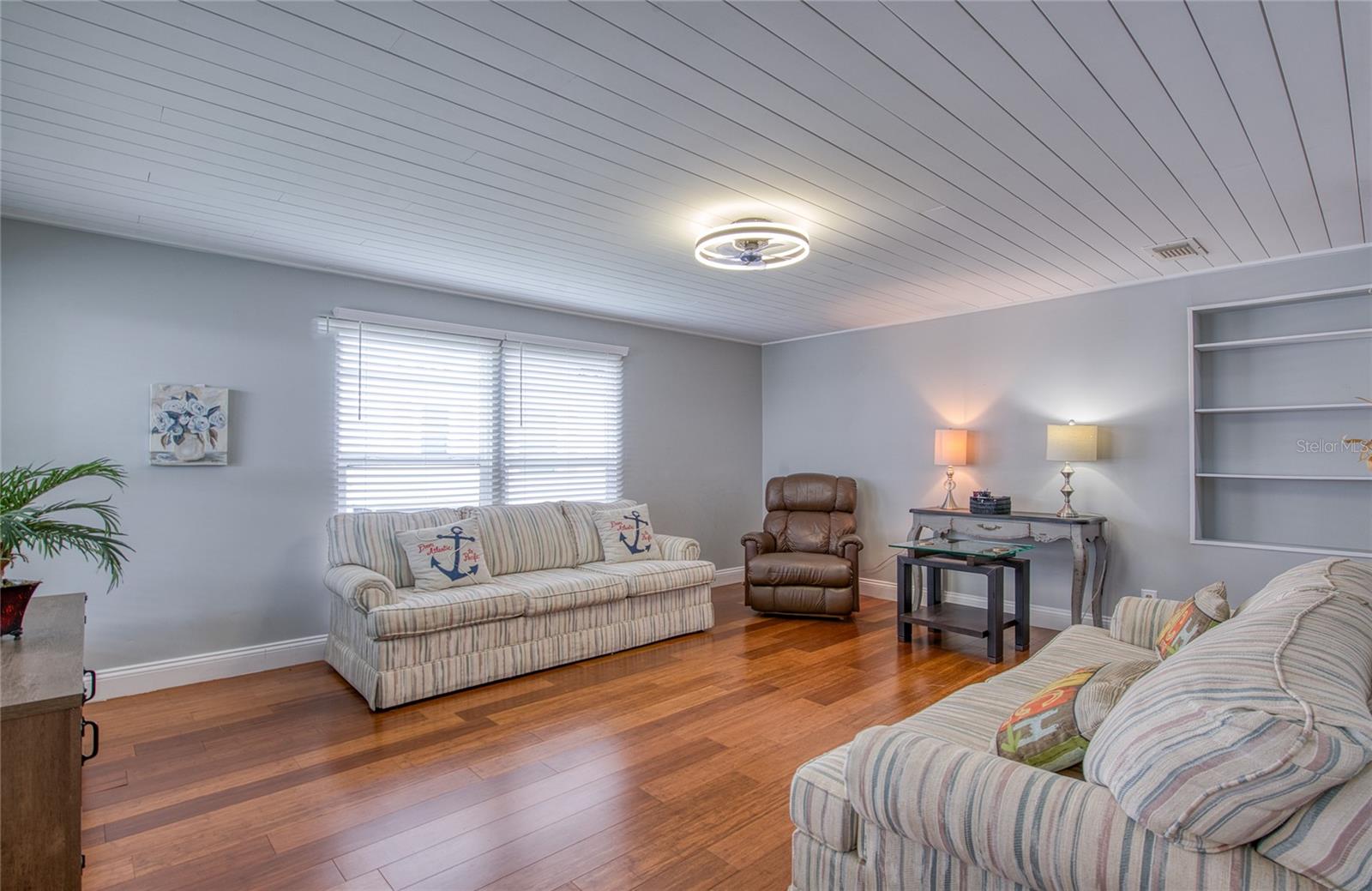 407 DOLPHIN DR S — photo 4