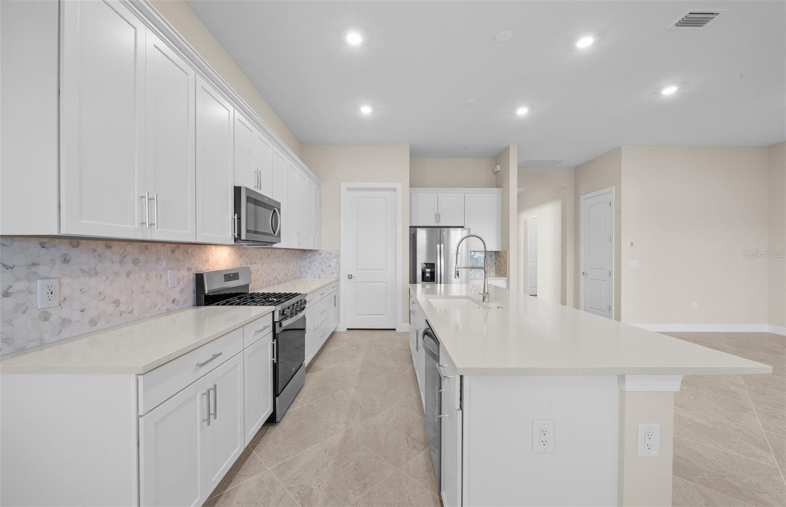 7621 FULHAM AVE — photo 23