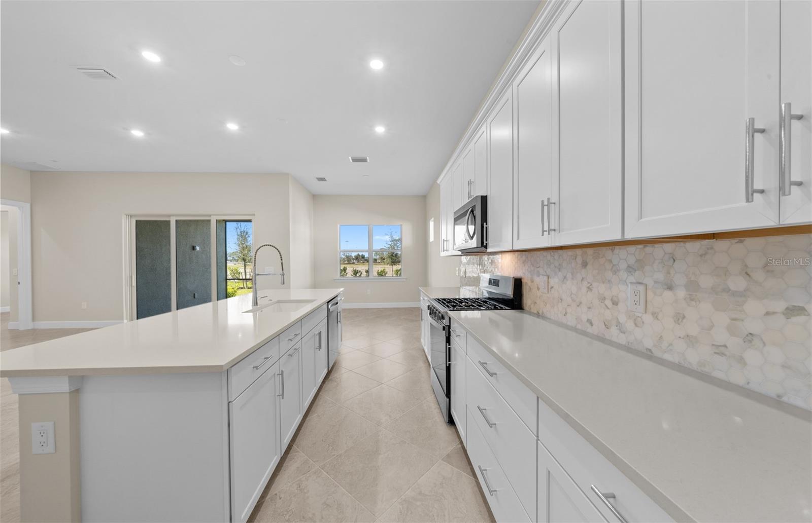 7621 FULHAM AVE — photo 24