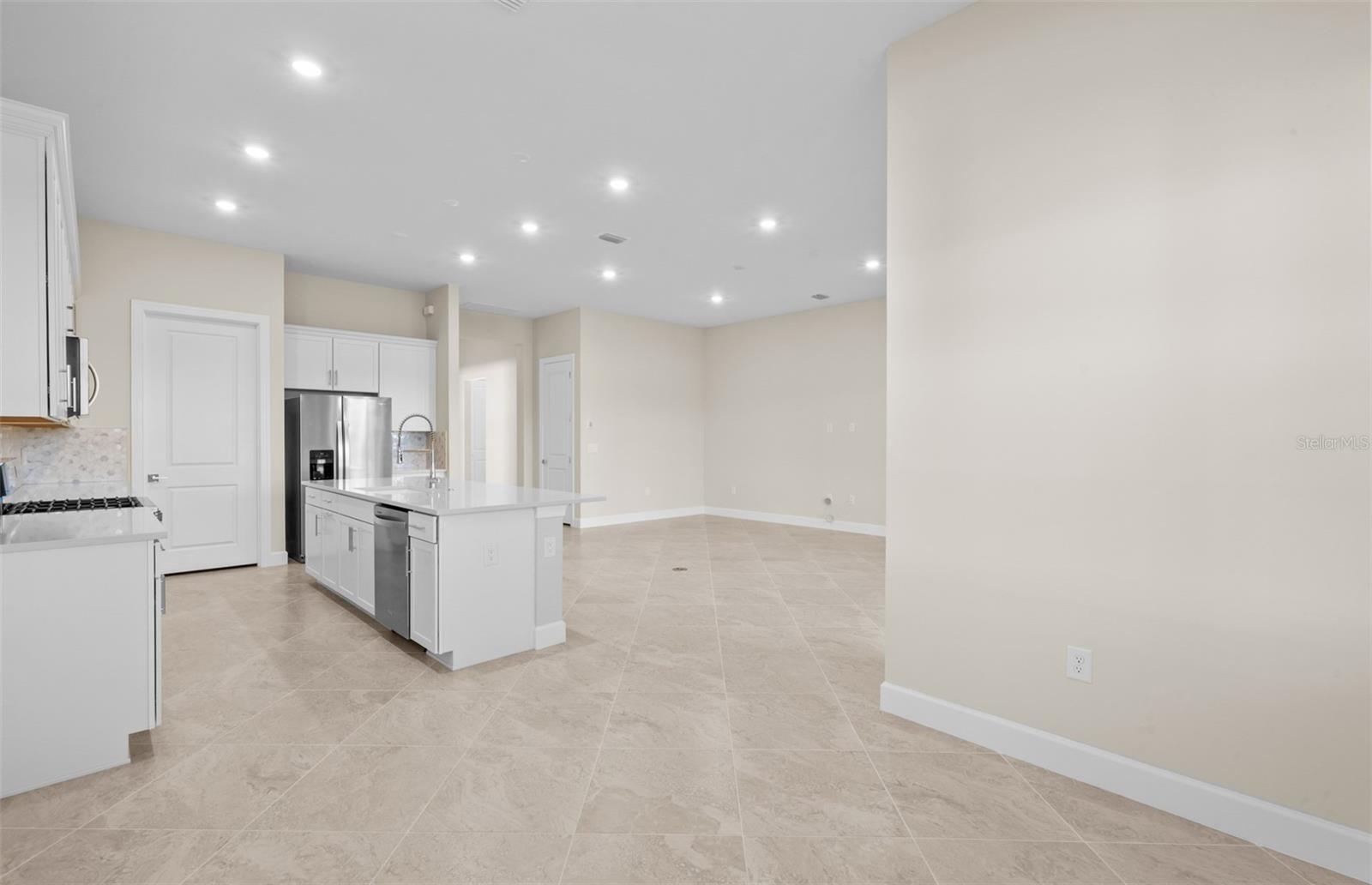 7621 FULHAM AVE — photo 17