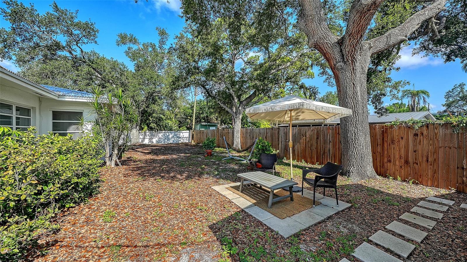 2719 TEMPLE ST — photo 35