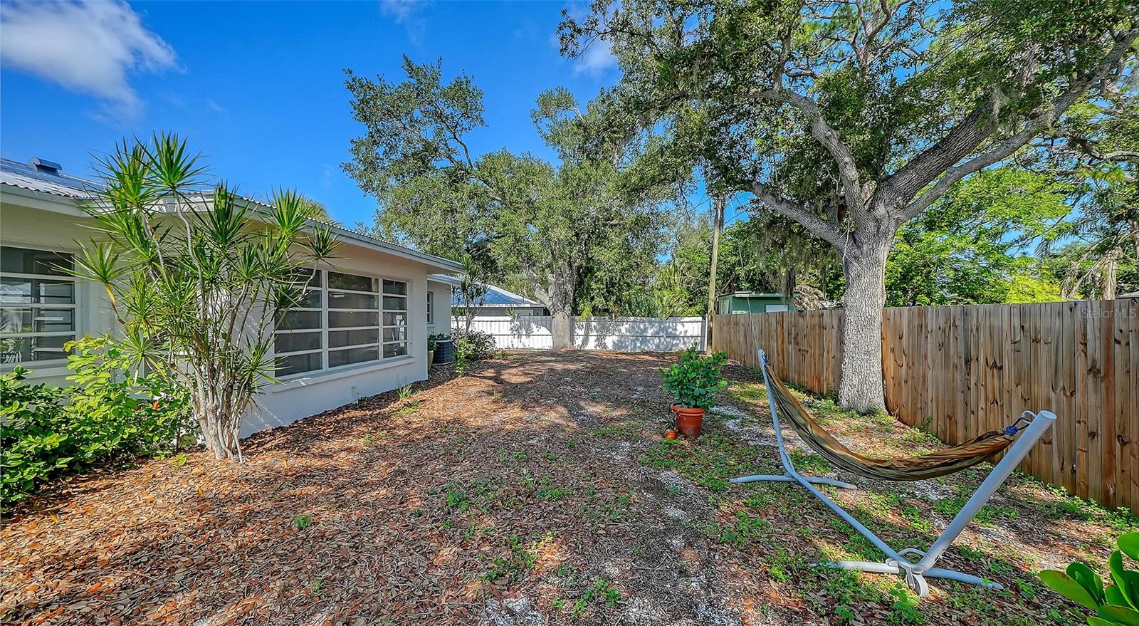 2719 TEMPLE ST — photo 38