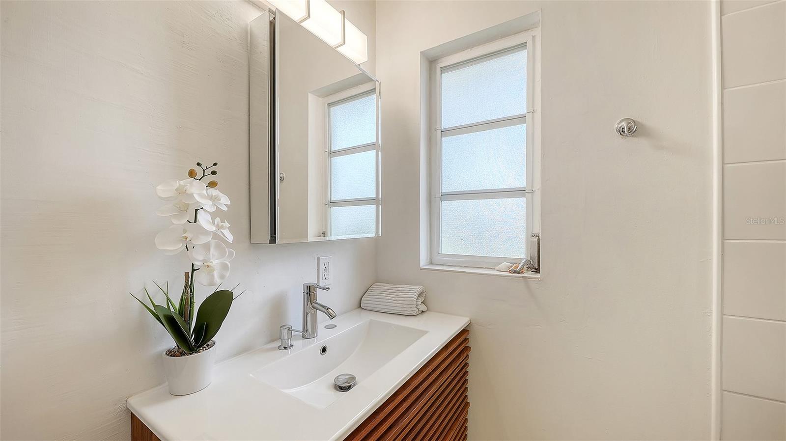 2719 TEMPLE ST — photo 24