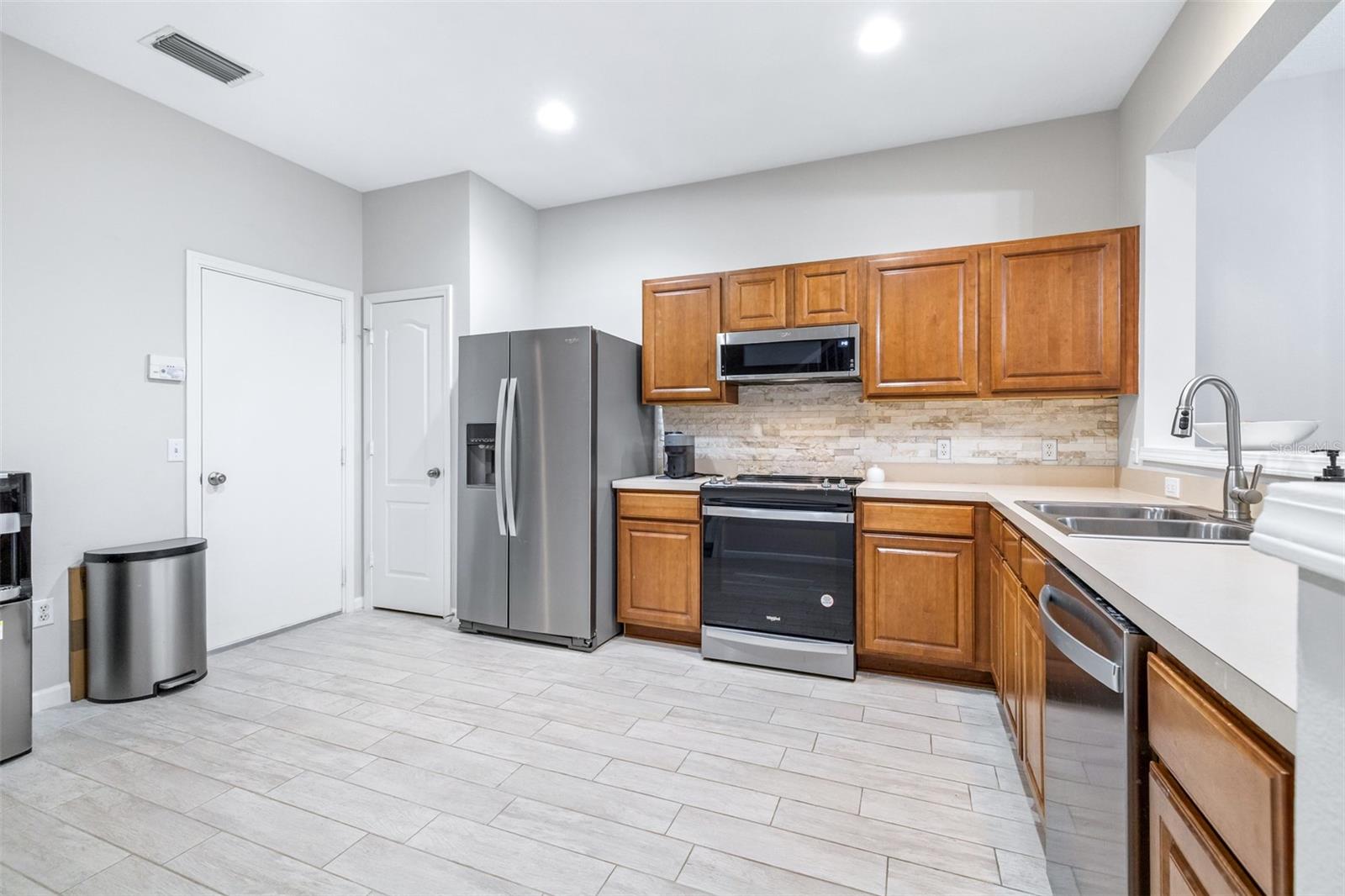 5005 BARNSTEAD DR — photo 10
