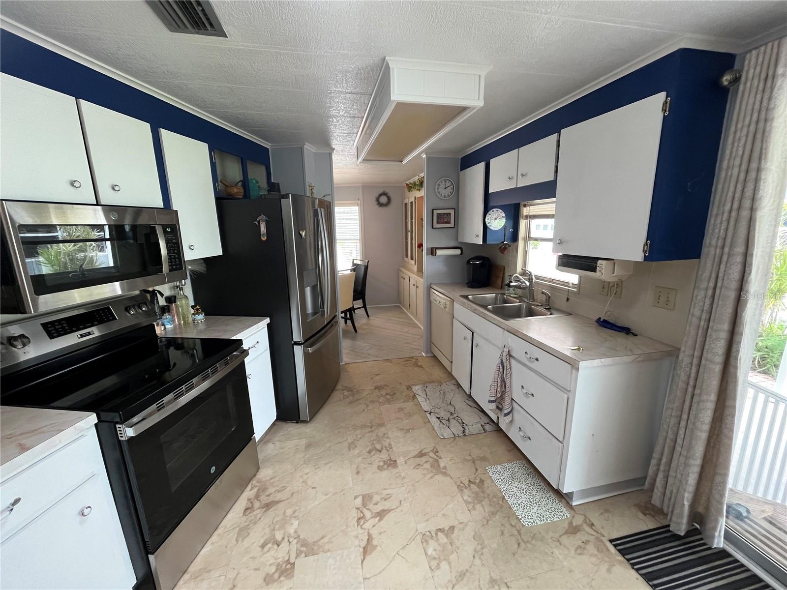 900 JOLANDA CIR — photo 17