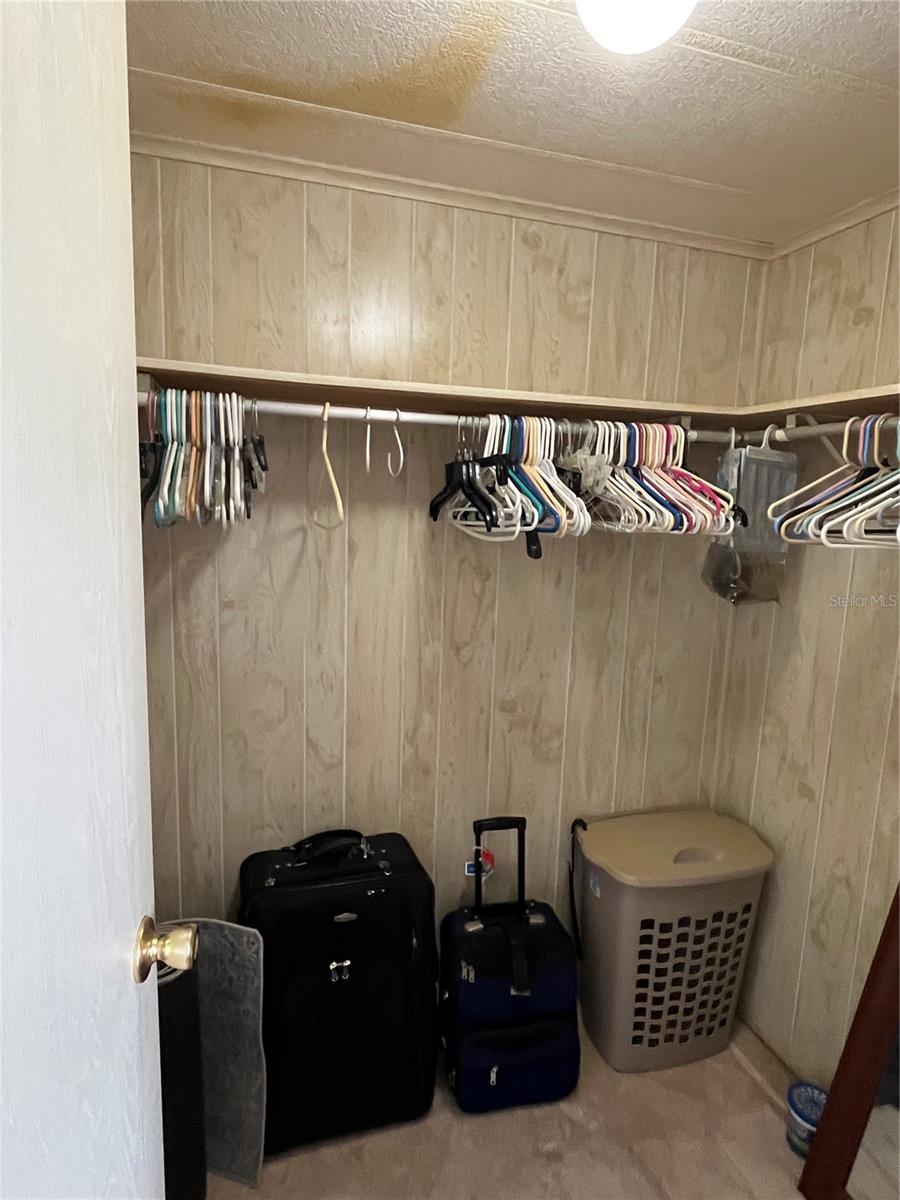 900 JOLANDA CIR — photo 31