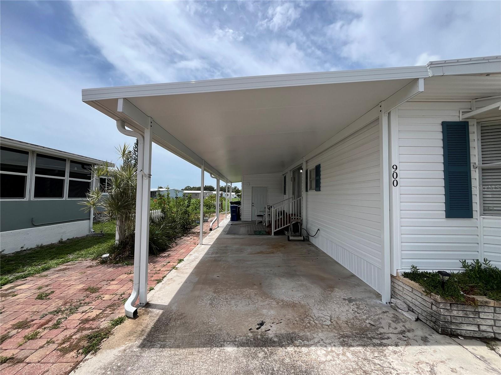 900 JOLANDA CIR — photo 2