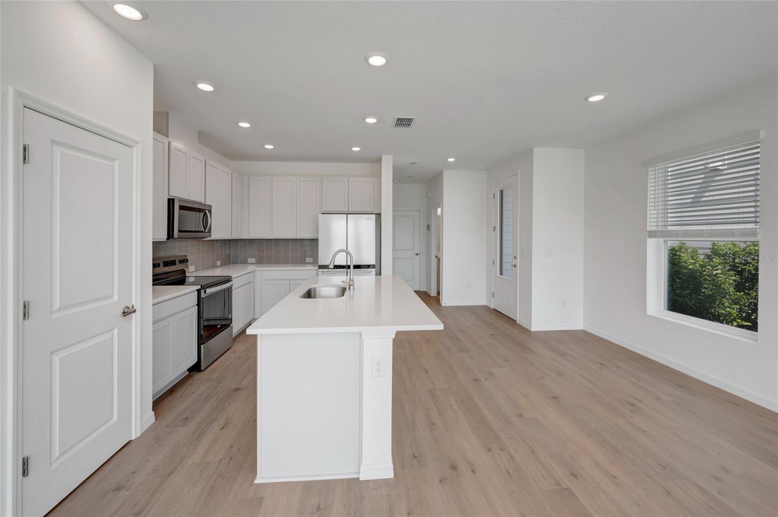 6412 JENSEN VIEW AVE — photo 3